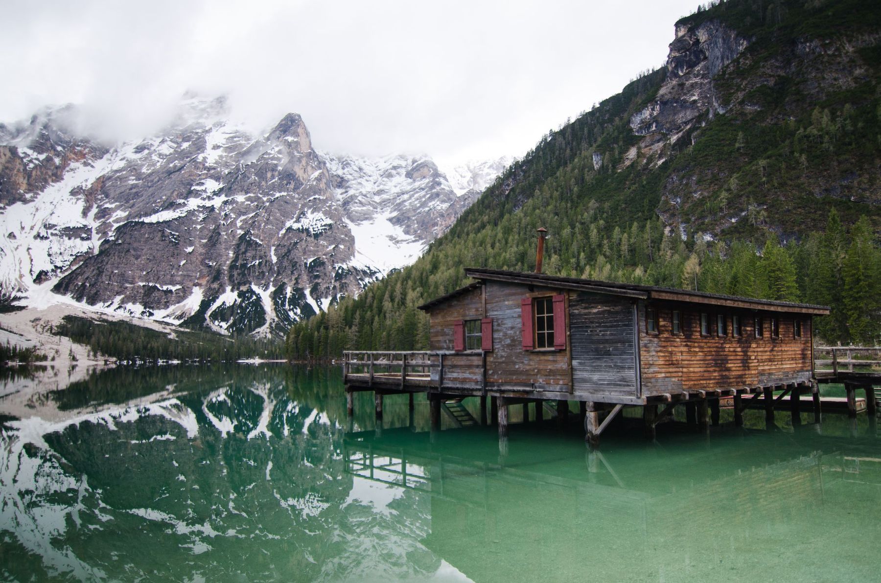 A home above a Sierra lake surrounded by pine forest